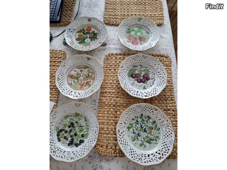 Myydään Fyrklöverns Väggtallrikar