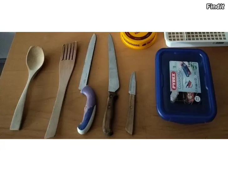 Myydään Pyrex säilytysrasia Tupperware leikkuuveitsi