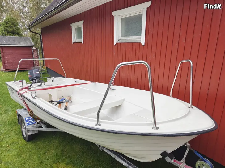 Säljes Kulla motorbåt och trailer