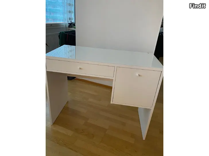 Säljes Sminkbord/skrivbord Ikea Syvde