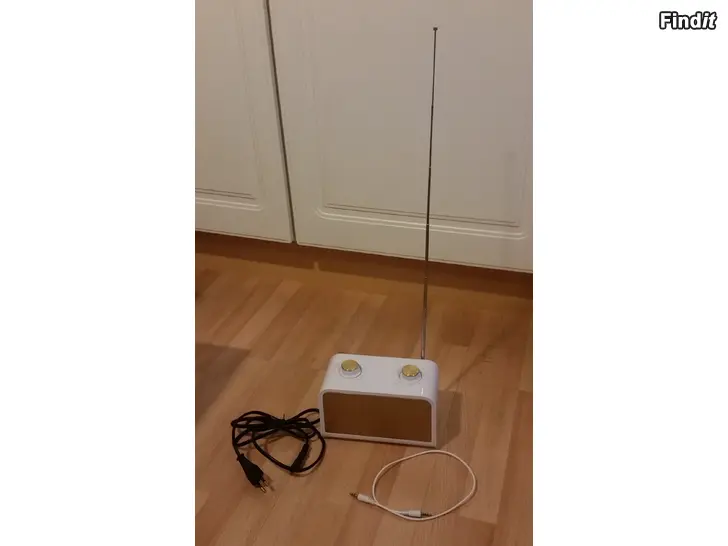 Säljes FM-radio matkaradio tai  AUX kaiutin T9050 valkoinen  -10e