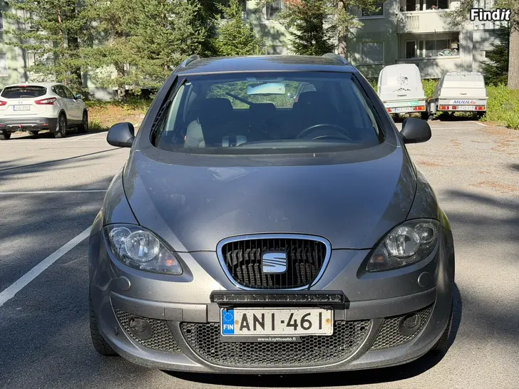 Myydään Myydään siisti auto