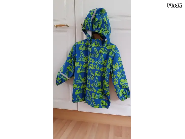Myydään HC Kids Wear sadetakki printtikuosi työkoneet koko 104 -hinta 6e