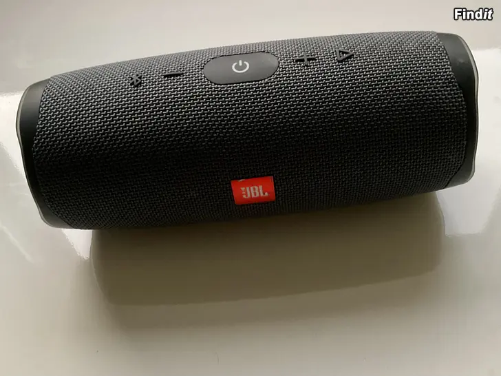 Myydään JBL Charge Essential 2 Bluetooth-kaiutin
