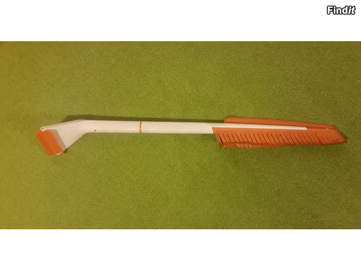 Myydään Fiskars lumiharja - jääskrapa SnowXpert -hinta 10e