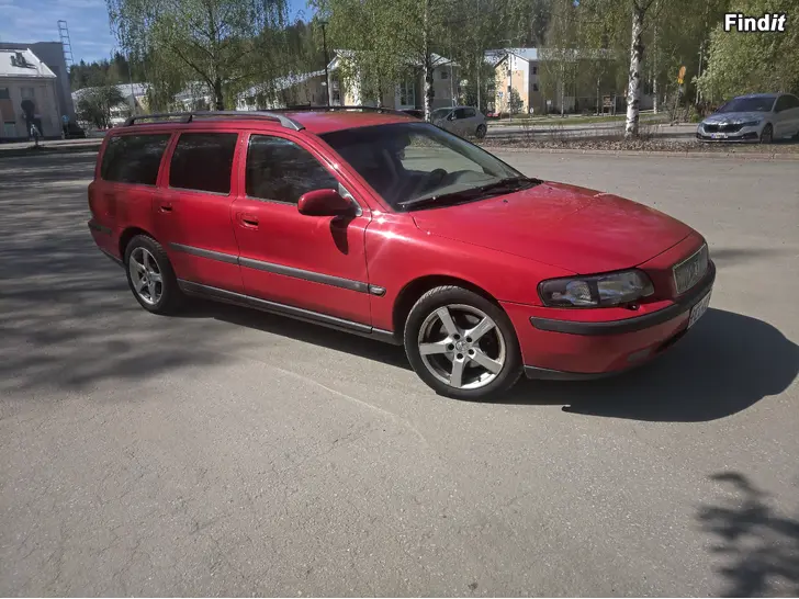 Myydään Hieno Volvo V70 farmari, juuri katsastettu