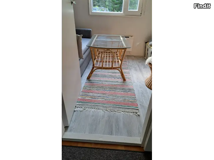 Säljes Rottingbord med glasskiva