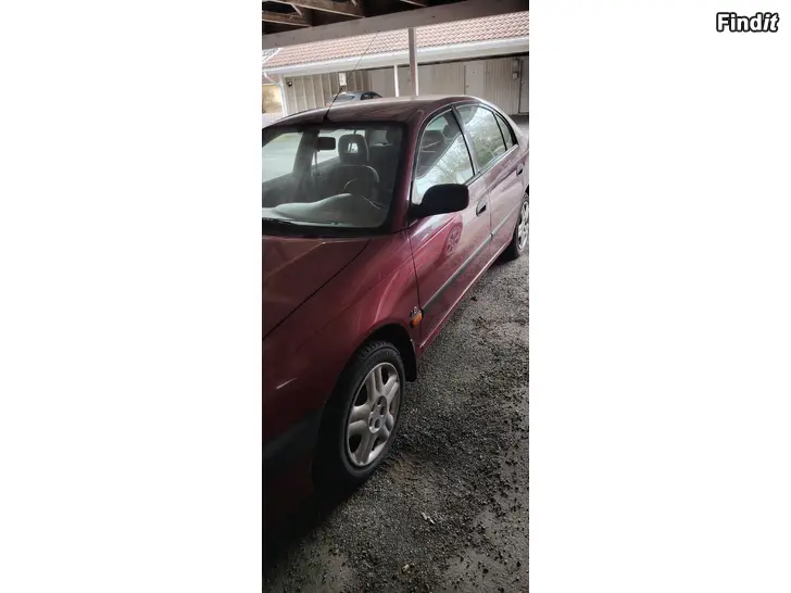 Myydään Mazda 3 och toyota avensis