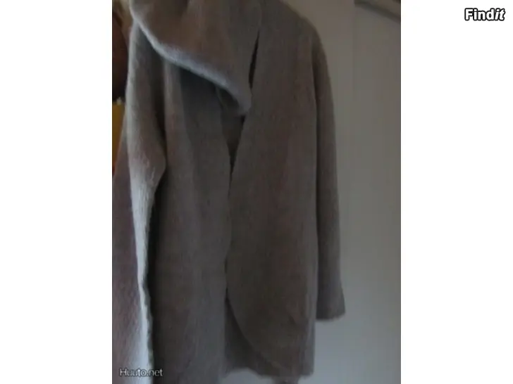 Myydään Pusero B.Young hupulla, koko M