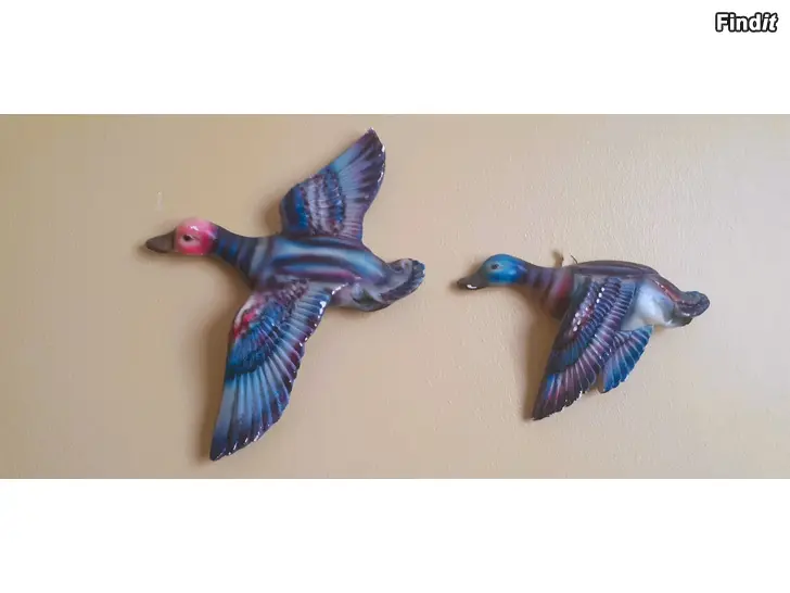 Myydään Seinäkoristeita Seinäkylttejä kasa