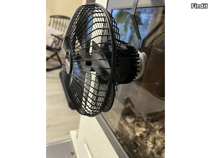 Myydään Mustang kamiinapuhallin takaluukkuun