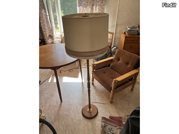 Säljes Golvlampa