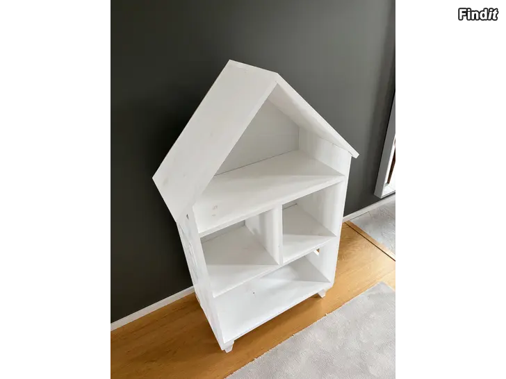 Säljes Lily, stor vit dockhus i trä
