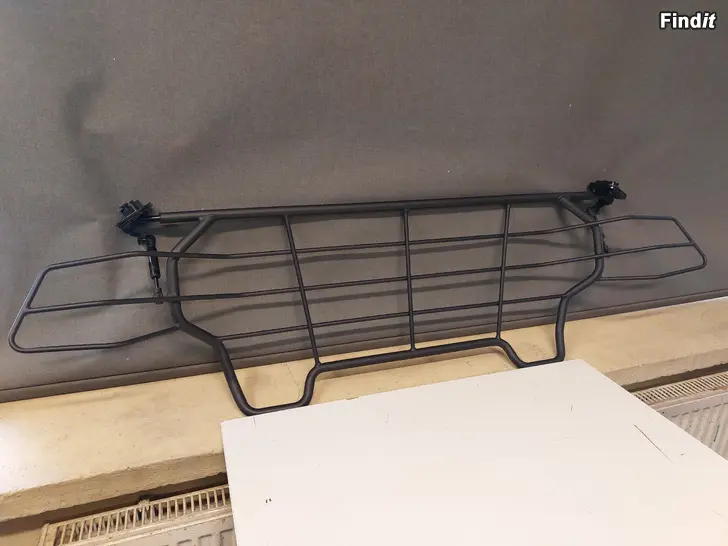 Myydään Volvo XC60 mk2 UUSI Suojaritilä vm. 2018