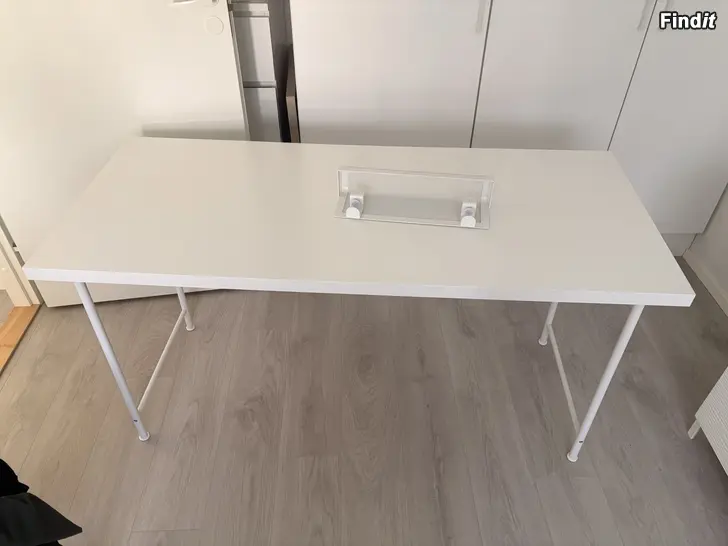 Myydään Ikea skrivbord