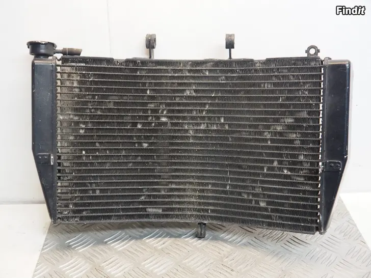 Myydään Honda CBR 600 F 01-02 jäähdyttäjä 22104 Toyo Radiator
