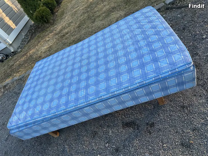 Myydään Säng 120 cm