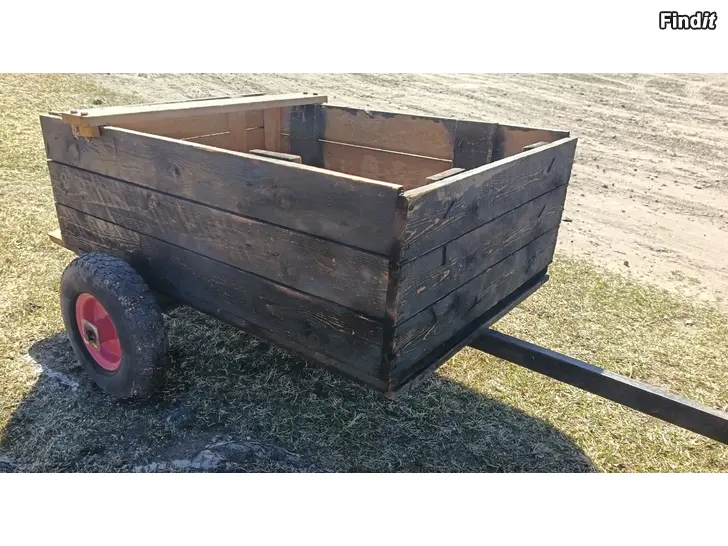 Myydään Puutarha traktorin/ruohonleikkurin peräkärry