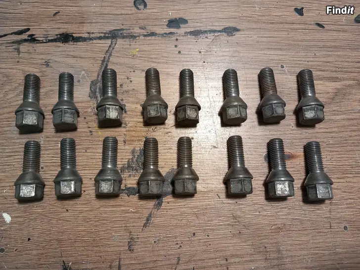 Säljes renkaiden pultit