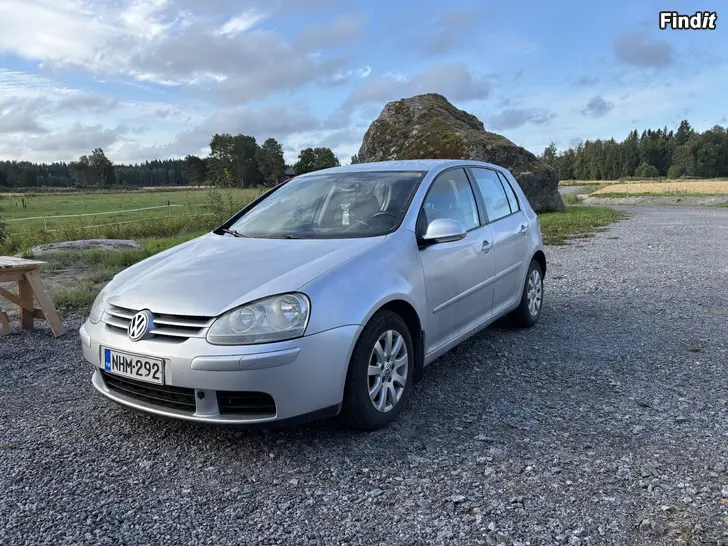Säljes Golf bensin automat nybesiktad