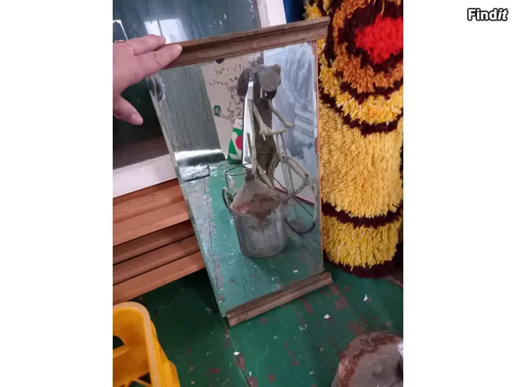 Myydään 2 vanhaa peiliä