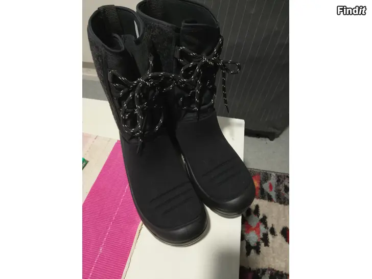 Myydään kuomat koko 40 uudet