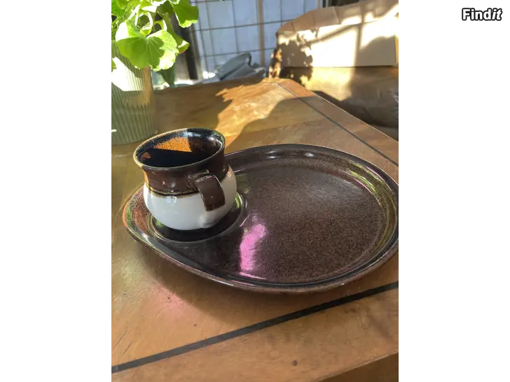 Säljes Kermansavi mugg och serveringsfat