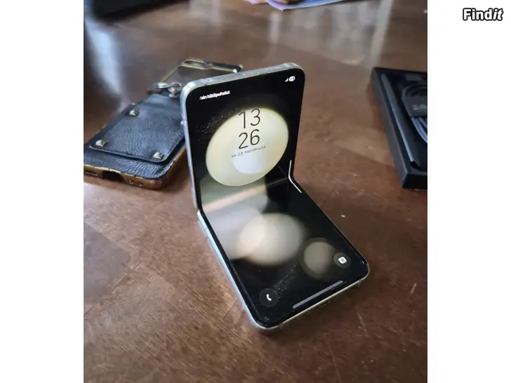 Myydään Samsung Flip 5