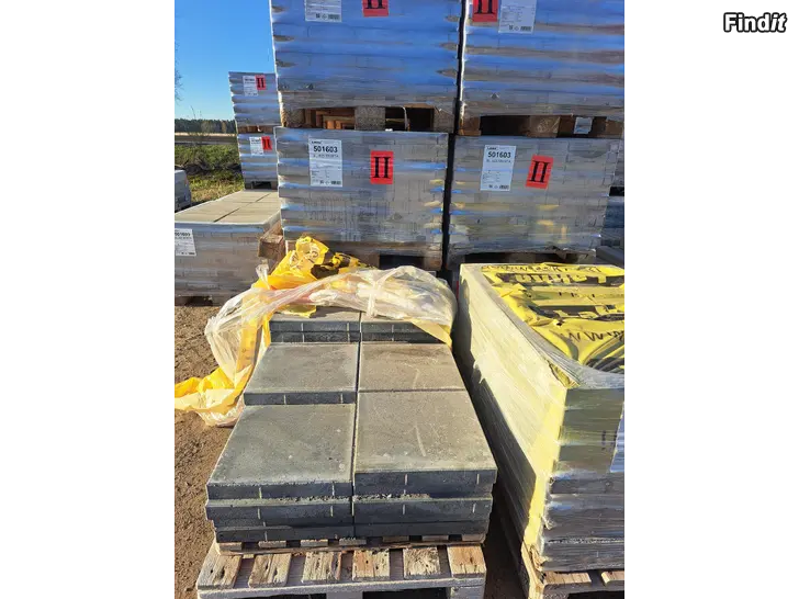 Myydään 40x40 mustia betonilaattoja II-laatu