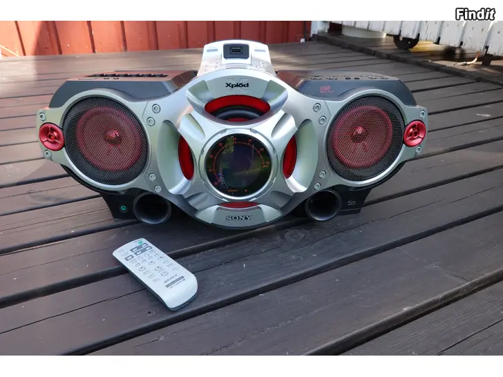 Myydään Sony CFD-RG880CP