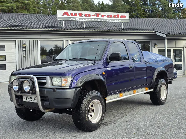 Myydään TOYOTA HILUX 2.4TD Xtra Cab Hyvä -00 juuri huoll