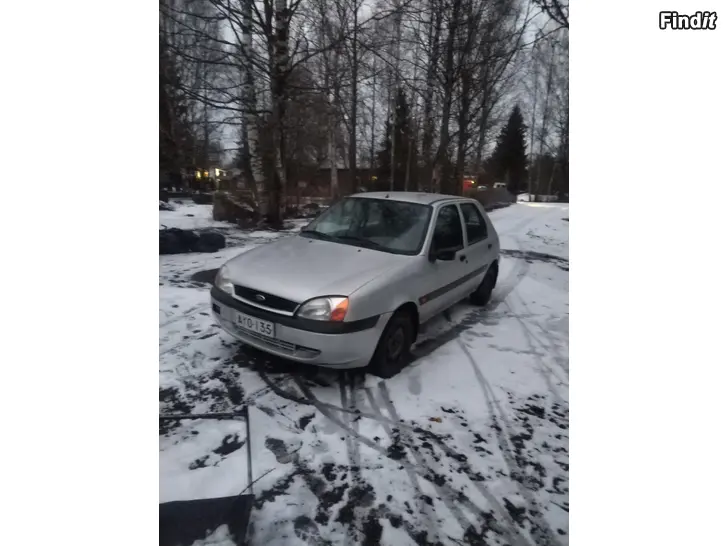 Myydään Ford fiesta juuri katsastettu