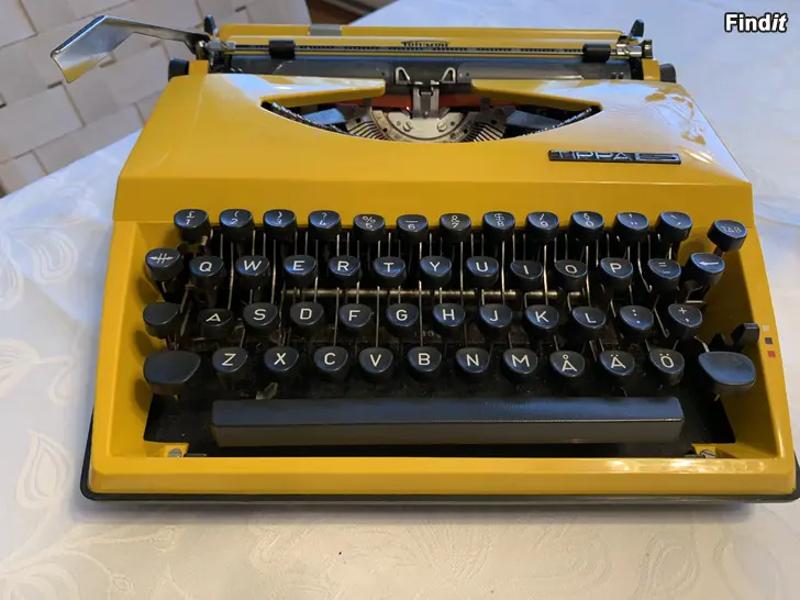 Säljes Triumph Tippa skrivmaskin gul