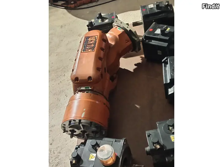 Myydään Kuka KR 150 wrist arm