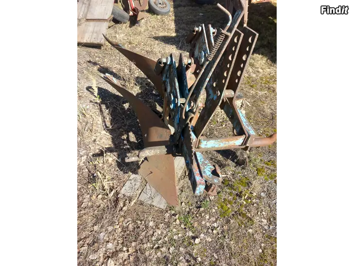 Myydään 2siipiset aurat Fiskars ja kverneland