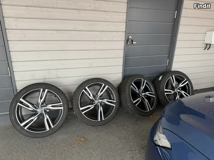Säljes Volvo OEM R-Design vanteet ja kitkarenkaat