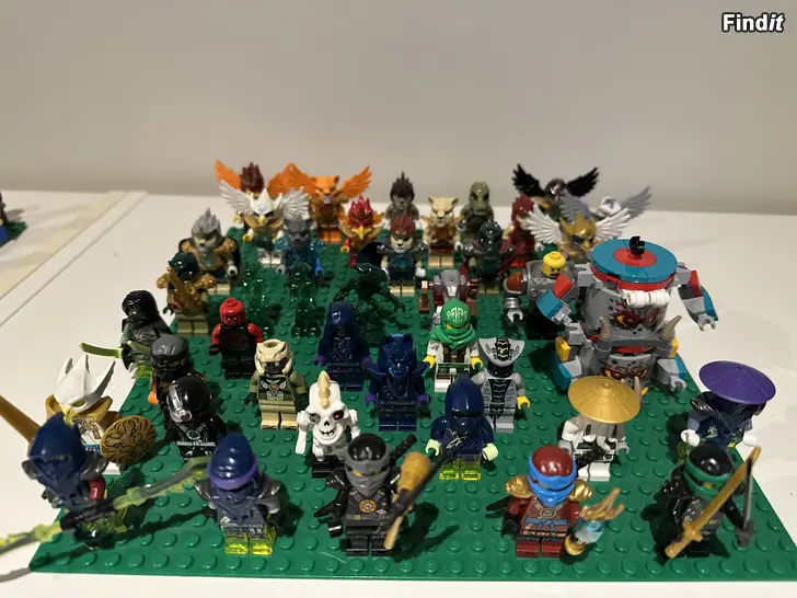 Säljes 42 Lego Figurer