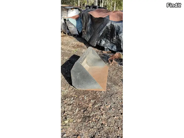 Myydään Avant kauha