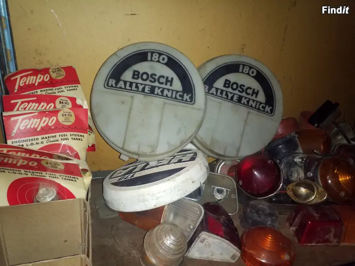 Myydään Vanhoja auton valoja/suojat