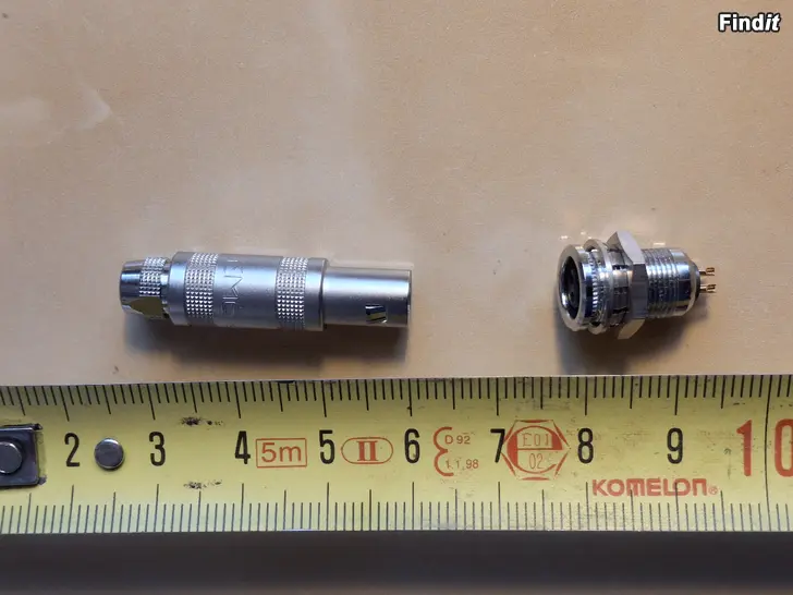 Säljes LEMO liitin 4-napainen UUSI - pistoke ja runkoliitin yht. 20e