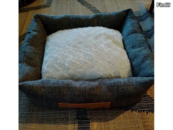 Myydään Kissalle tai pienelle koiralle peti