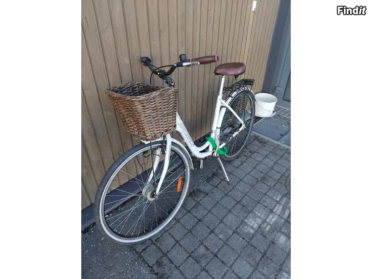 Säljes Fin damcykel 3 vxl, bra stadigt kedlås mm
