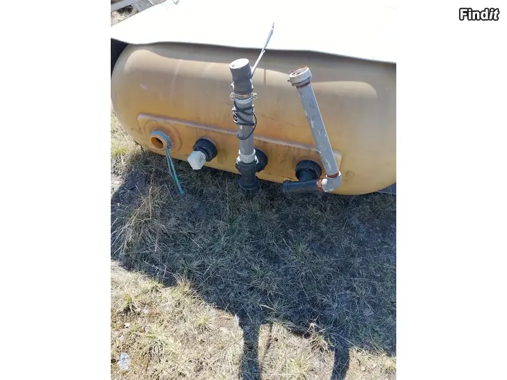 Säljes Lättoljetank 1500 liter