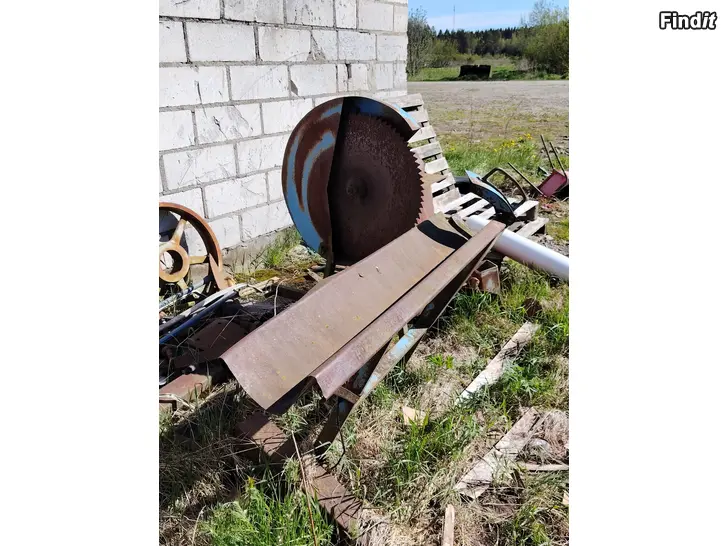 Säljes Traktordriven vedkap/skruvklyv