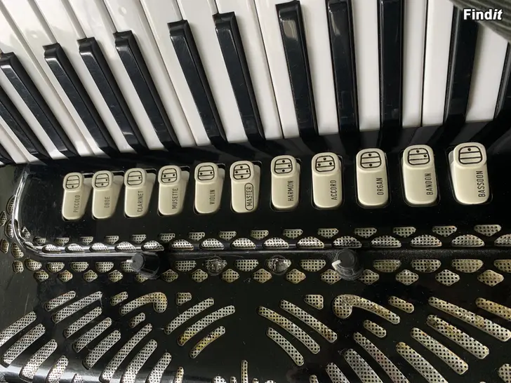 Myydään Pianohanuri sis opetustunnit