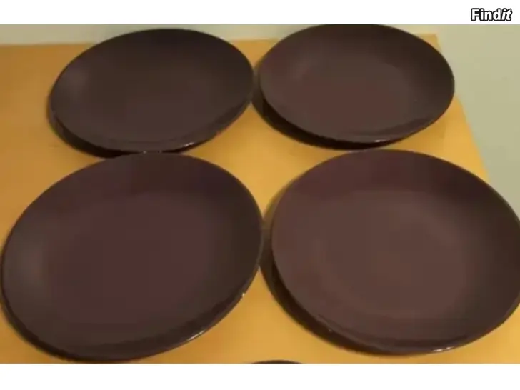 Myydään CD teline kangaskanssi lautaset matceramica