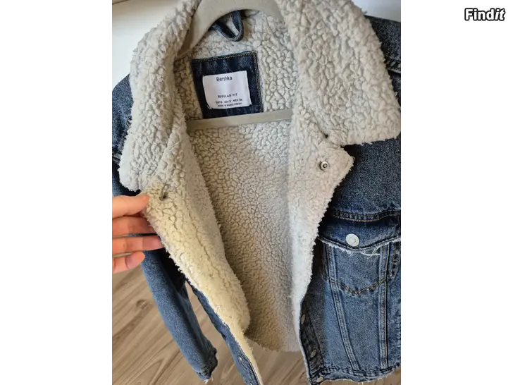 Säljes Almost Free, Pick It Up Today  Bershka Denim Jacket