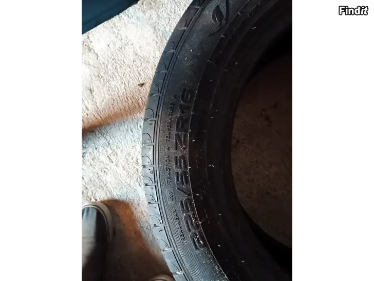 Myydään 225/55R16 däck 2st