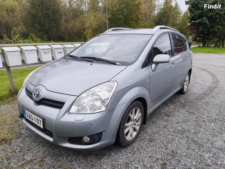 Myydään Toyota Corolla verso 2,2 2009