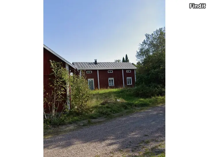 Säljes Tomt med gammalt bostadshus och förrådsbyggnad
